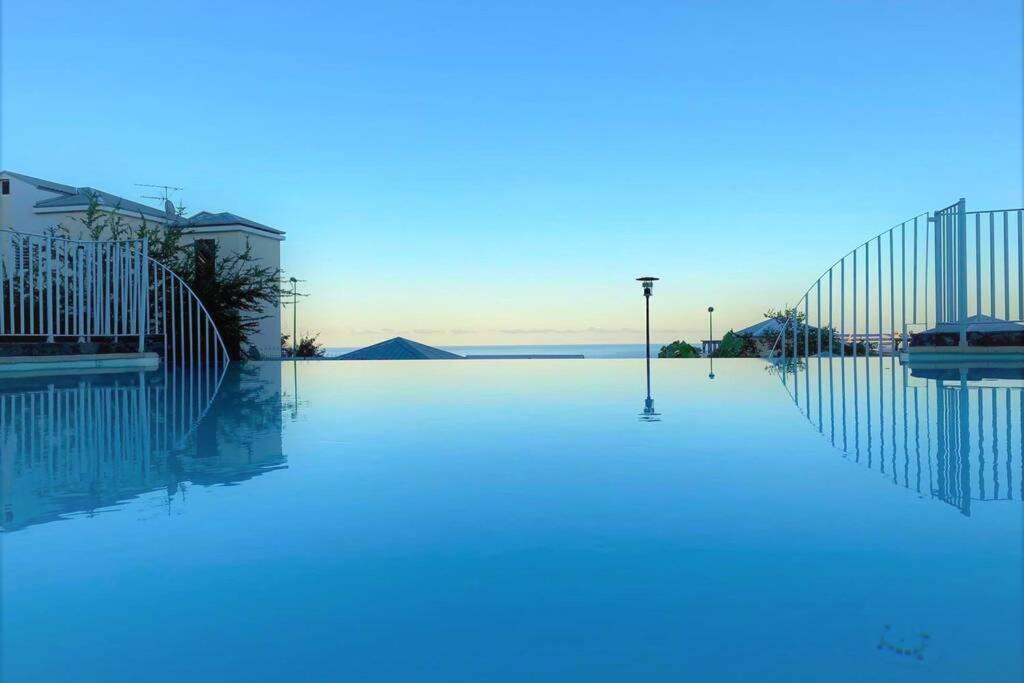 L'Instant Evasion, Studio Avec Terrasse, Piscine ! Saint-Gilles Les Bains Zewnętrze zdjęcie